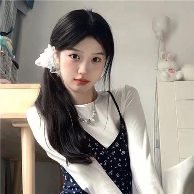 云裳艳后封面
